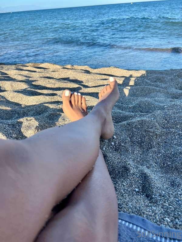 Pretty beach, pretty feet😌🏝🌊
Been enjoying my little weekend..