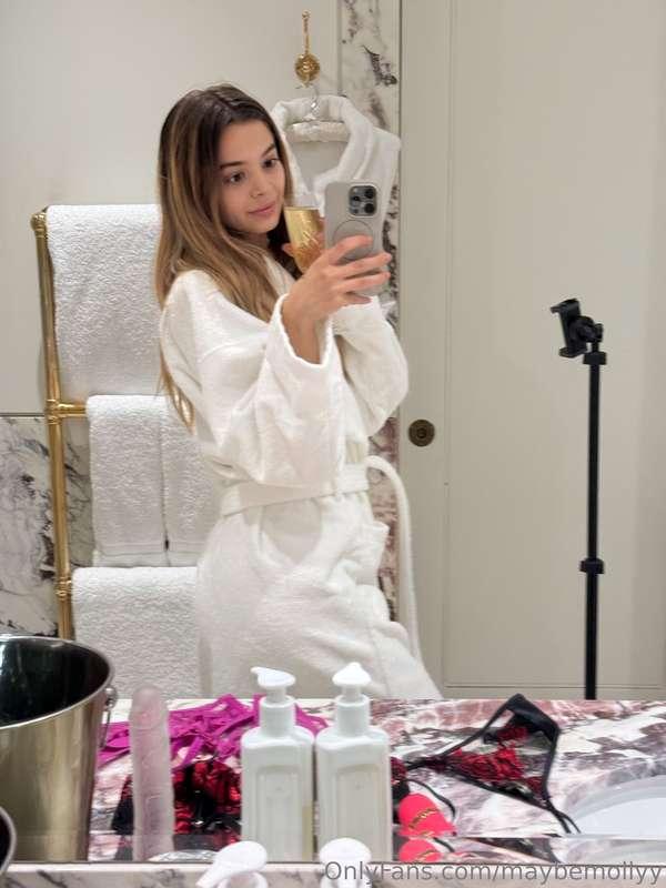 Want exclusive content and nude pics on the wall, cutie? 🥺 S..