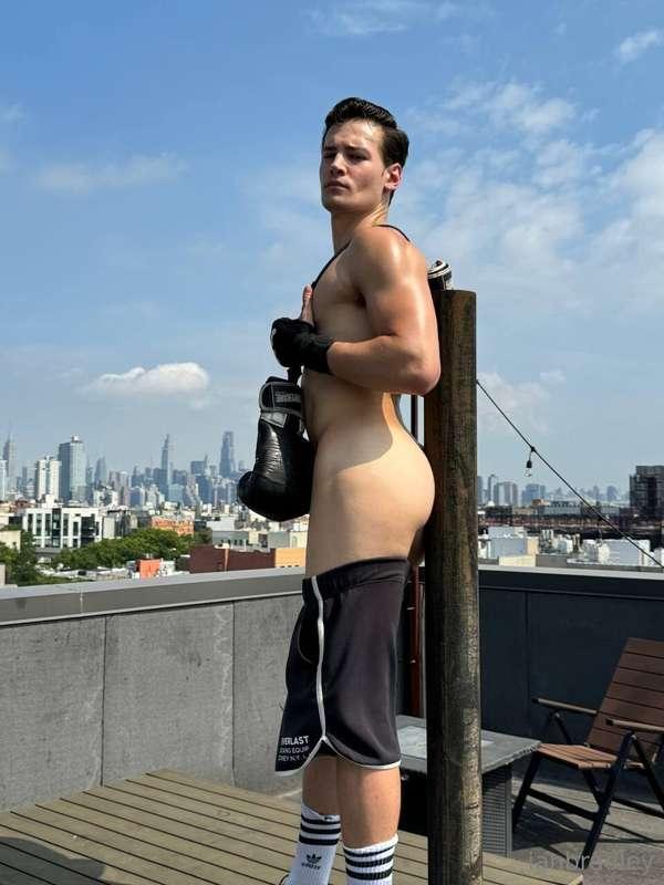 do you like the view from the roof?🍑