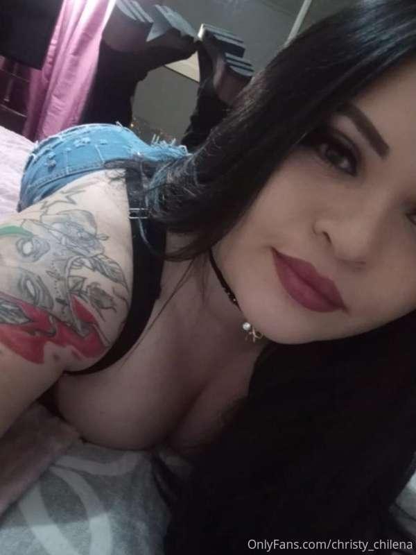 Esperándote en la cama para hacer cosas ricas toda la noche ..