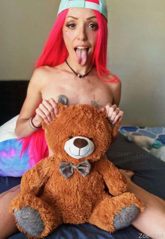 zoe_riot image #4