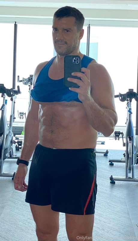Sweaty Saturday 💦  Sabado Sudoroso 💦