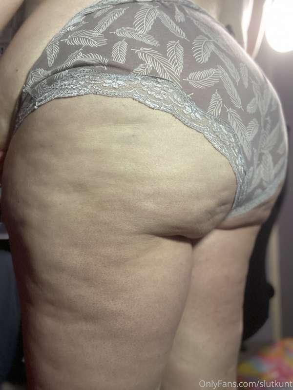 someone said my butt is small today 😭