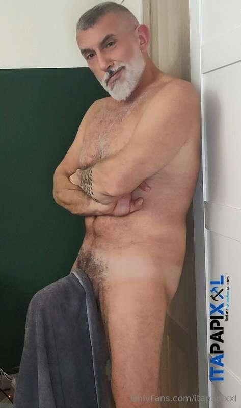 Would u grab the towel for daddy?