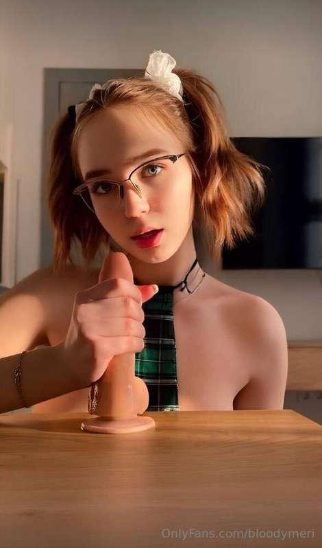 Look at this cute girl 🥺🥺 She's ready to take your hard dick..