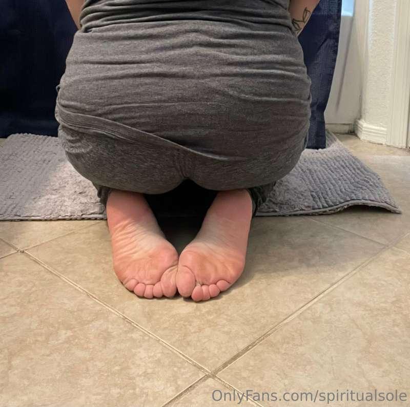 Big booty and meaty soles.