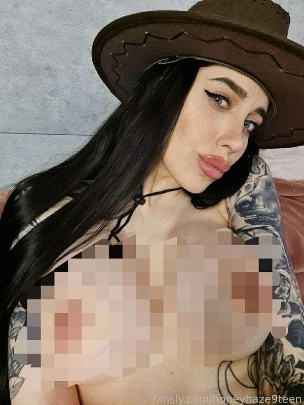 Would you like to see me ride a horse?👋🍑😈

★ #porn #pornstar #animegirl #daddysgirl #altgirl #babygirl #tattooed #teen #19 ★