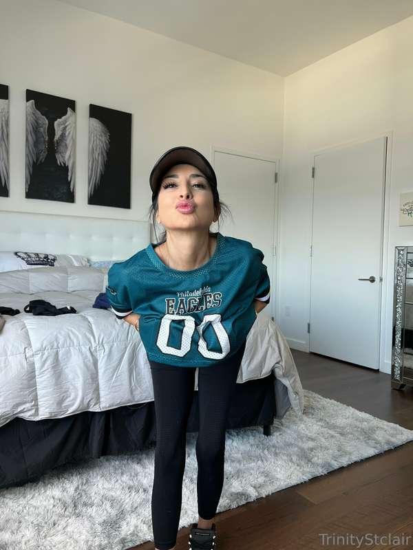 Kisses for everyone who messages me tonight!