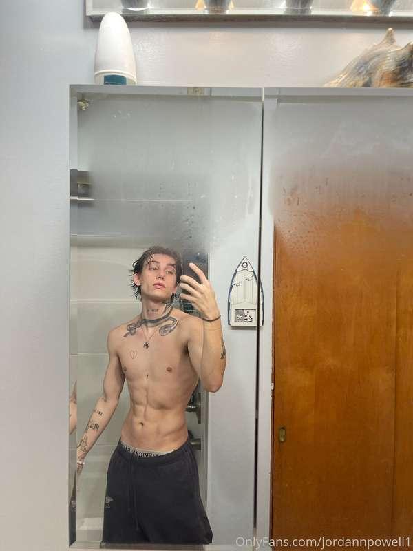 Who else wakes up horny… ;)