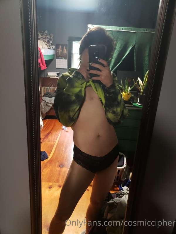 Come watch me fuck myself, I need you here to clean me up🥺 I..