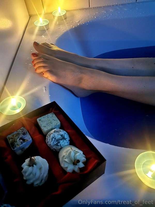 A little tease of my new set ;) Do you like my feet like tha..