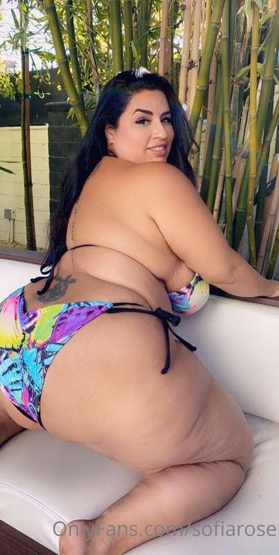 Sun's up, so are we! ☀️🍑 Ready for a morning delight?
