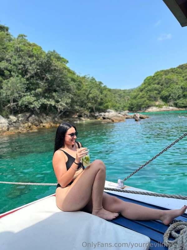 VACATION MOOD 🙈🙈 on Sunday again for you with a surprise 😏