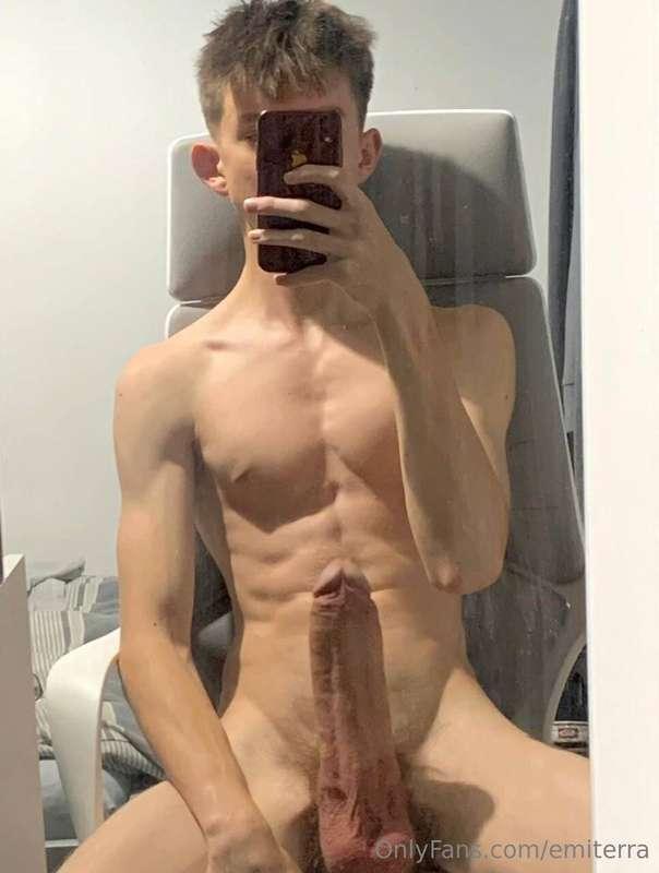 😍 Just look at this🤤He Has The He Has The BIGGEST TWINK COCK..