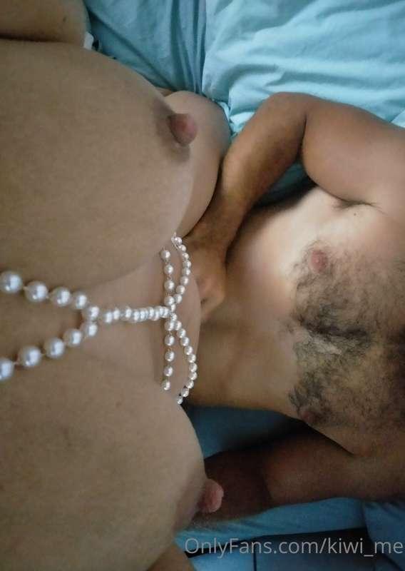 About to give @goodgirljojo another pearl necklace 😏