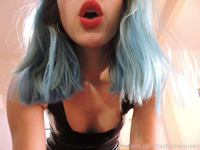 POV: you are a cheescake and im about to cut u into little p..