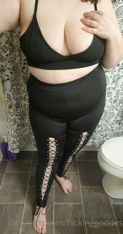 New lace up leggings!

Bralette & leggings both from my Godd..