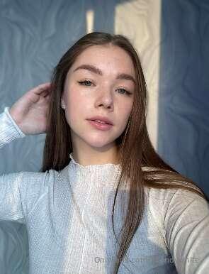 The hottest student @layla_mayer 🌶just started her sex life ..