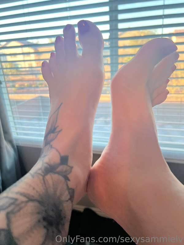 Morning toes 🥰