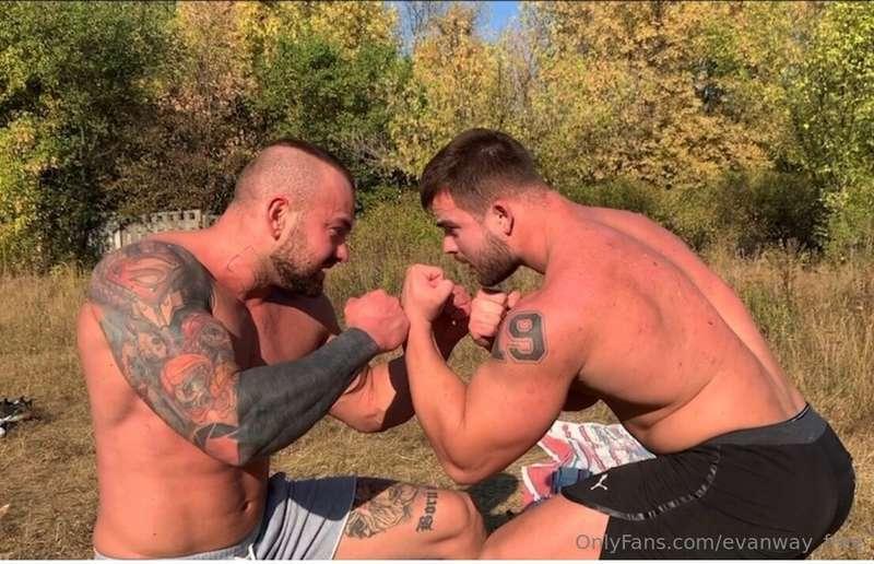 Check here! Domination fighting show🔞🤤 Two huge muscles guy ..