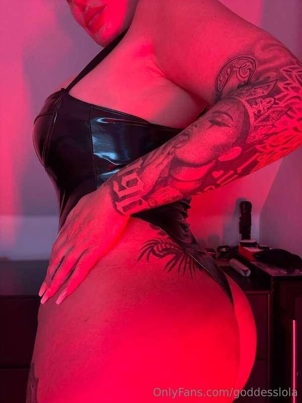 Like this if you want me to smother your face with my ass