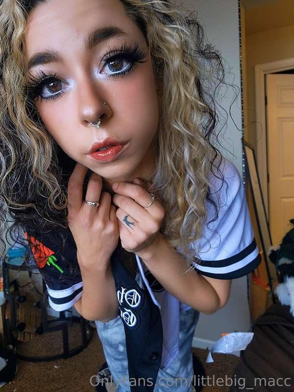 Alt anime gf drop in three...two...