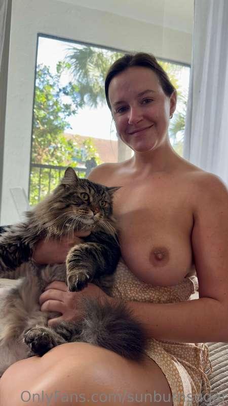 Not one, but two pussies 😉 👋