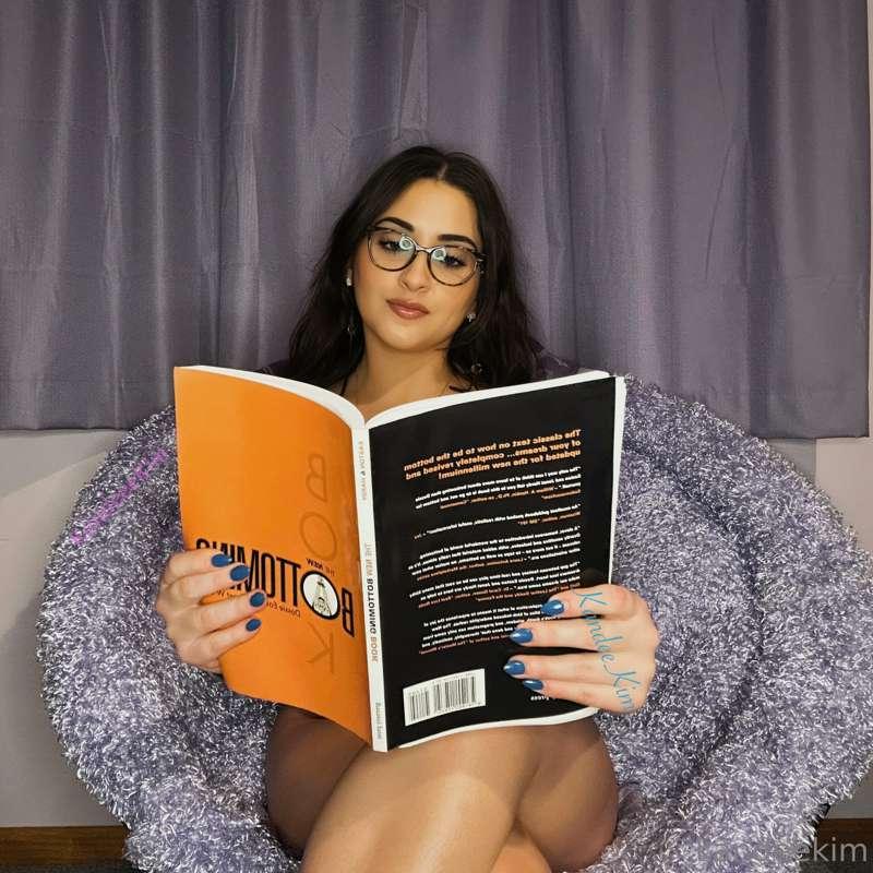When she's sexy AND she knows how to read! 😂