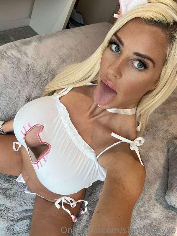 Waiting for your milk💦💦