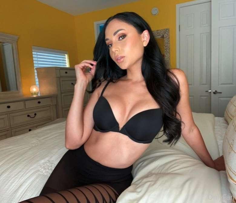 Am I your Woman Crush Wednesday? 🥰