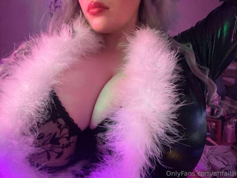 more cosplay content coming....