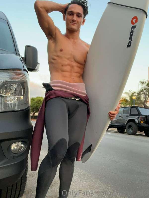 Anyone else into surfing🌊