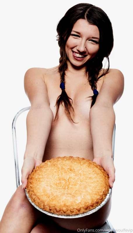 Care for a slice? 👉🏽👈🏽