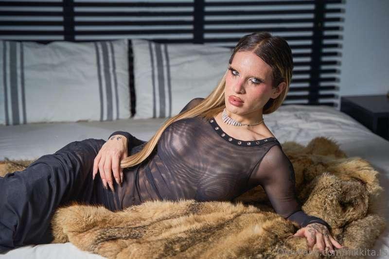 One night. One outfit. One look and you'll never forget that..