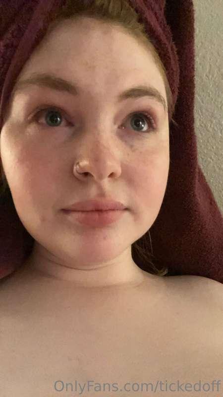 He got cum in my eye. Figuring out this b/g stuff