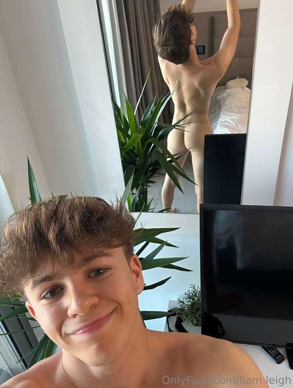 In my new room. Want to get fucked here😔🥹