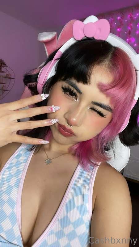 I luv my MyMelody nails 💕