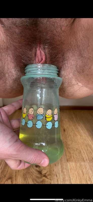 It’s time for breakfast sweetie! 

#piss #pissing #pee #peeing #hairypussy #biglabia #bigpussylips 