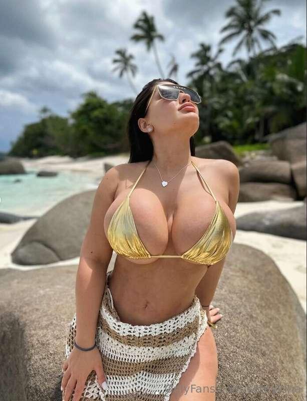 Nice view for me and a perfect view for you😋