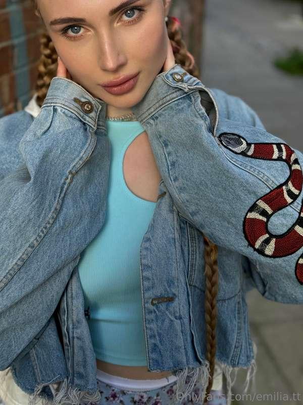 Try not to drown in my blue eyes 🩵