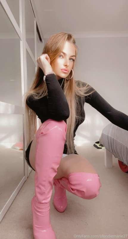 Black & pink today 🤪😉👀💋