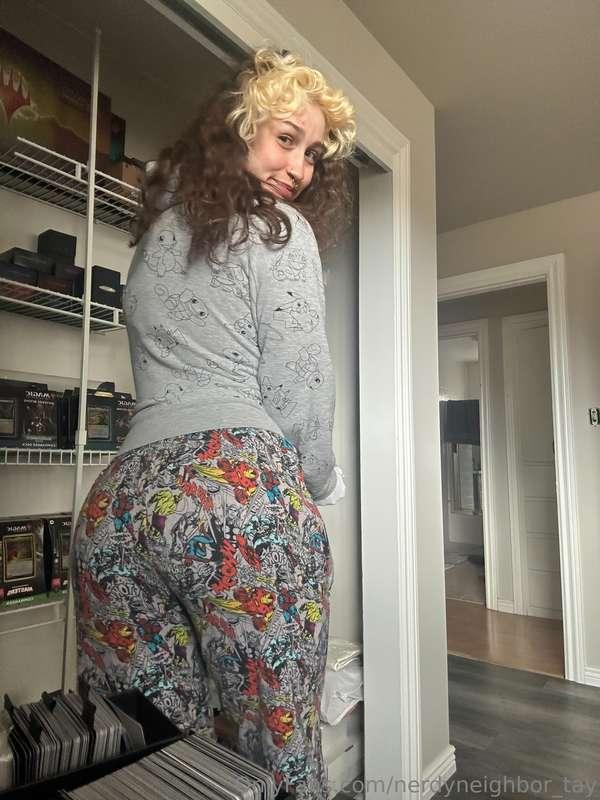 nerdyneighbor_tay image #0