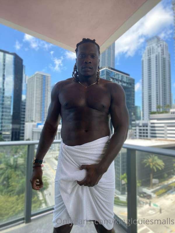 You wanna view what’s under this towel? 🤔🤔🤔

Here’s a clue f..
