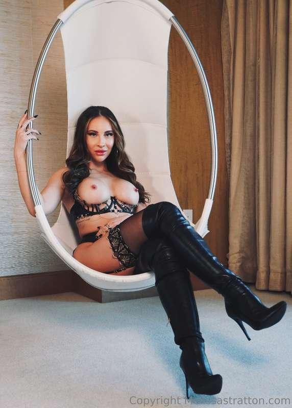 Real question is... are you fucking me on this chair or on t..