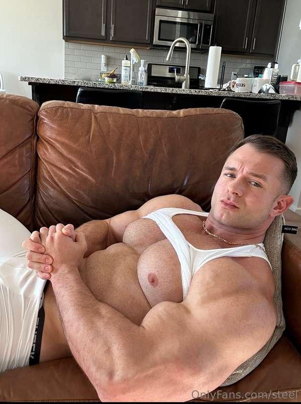 Swipe‼️ big papa is back for morning cartoons😈
What we actua..