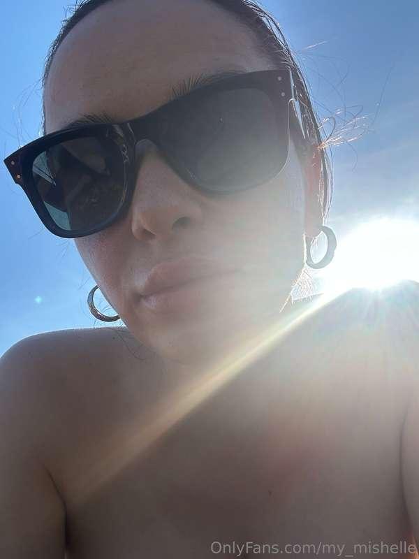 Sun on my shoulder😍