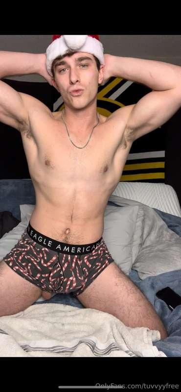 Live right now on my VIP if you wanna watch me blow a fat lo..