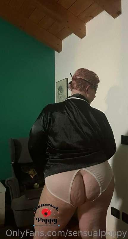 sensualpoppy image #0