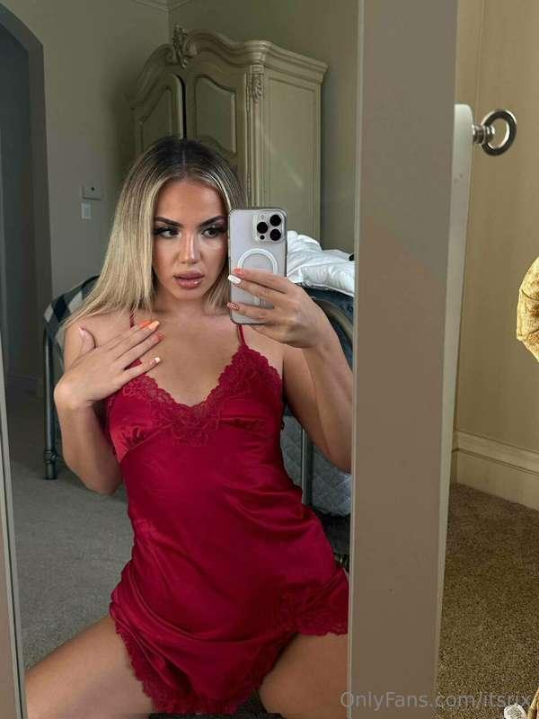 always looking good in red 💋