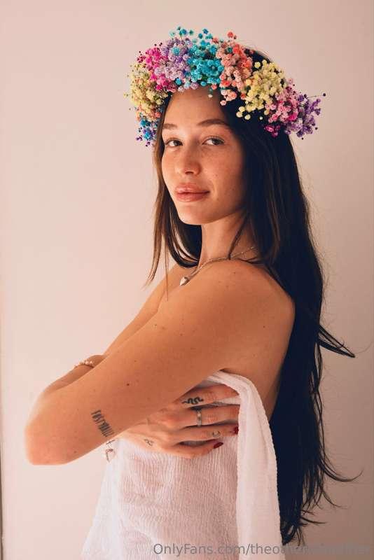 Can I be your flower girl? 💐